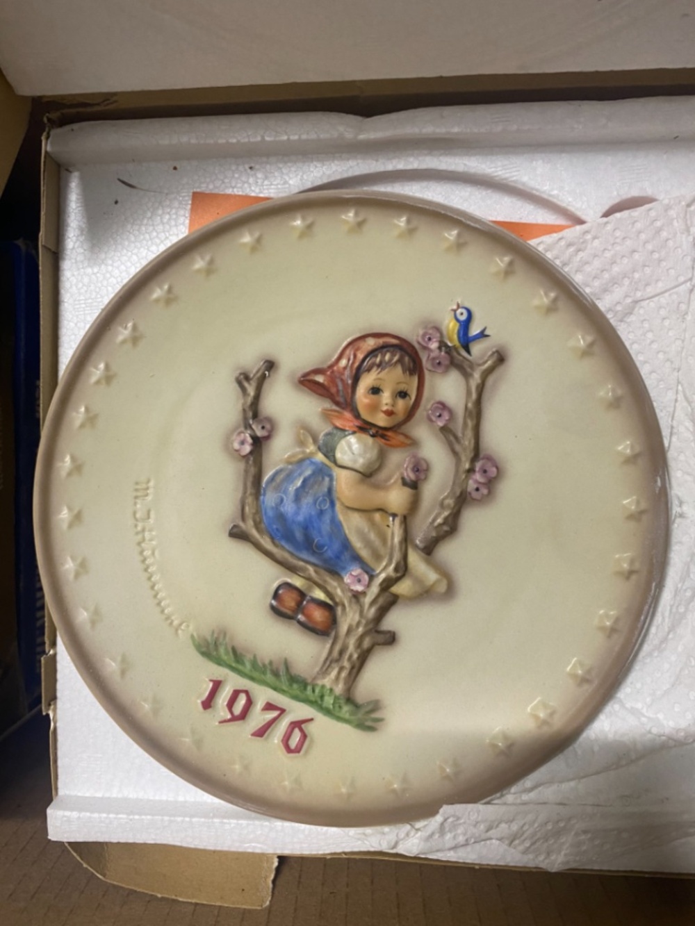 6 Hummel 5th annual collecting plates